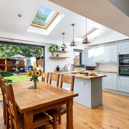 Charming Family Home With Stoves, Garden & Parking ブリストル エクステリア 写真