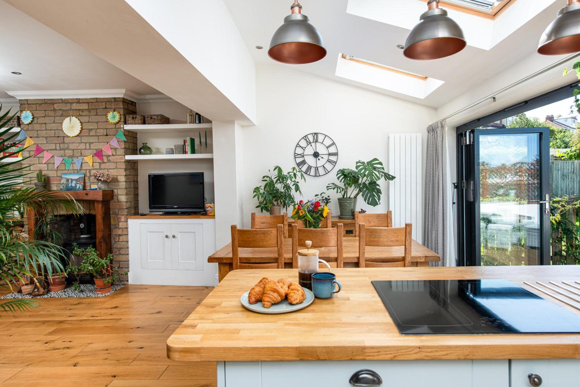 Charming Family Home With Stoves, Garden & Parking ブリストル エクステリア 写真