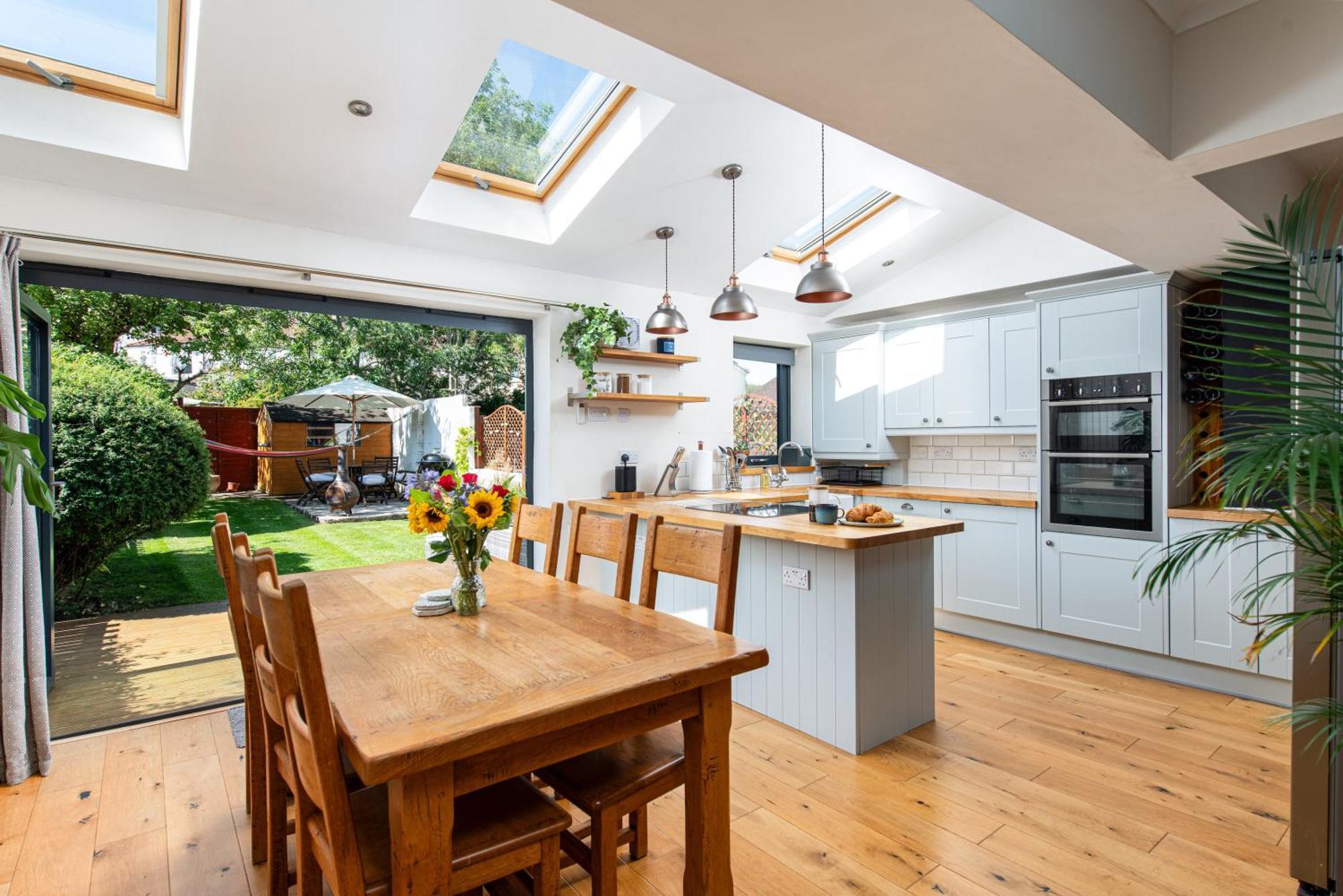 Charming Family Home With Stoves, Garden & Parking ブリストル エクステリア 写真