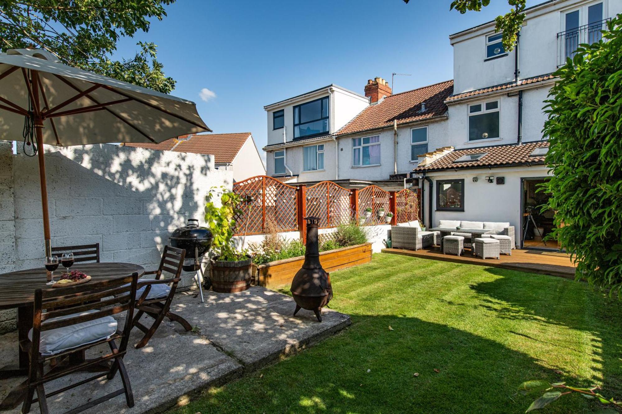 Charming Family Home With Stoves, Garden & Parking ブリストル エクステリア 写真