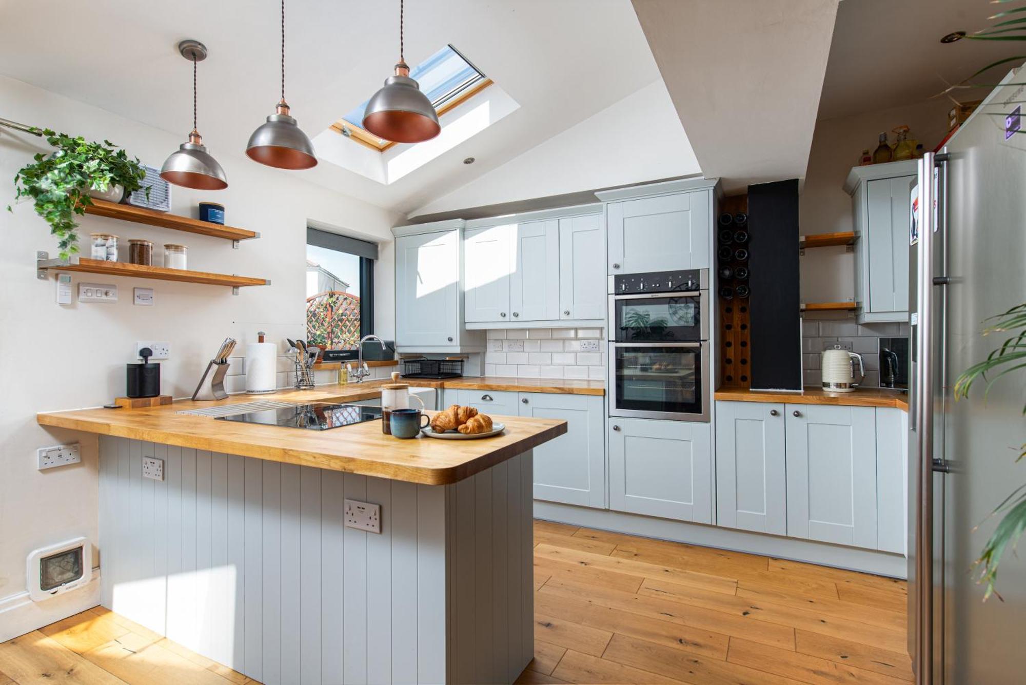 Charming Family Home With Stoves, Garden & Parking ブリストル エクステリア 写真