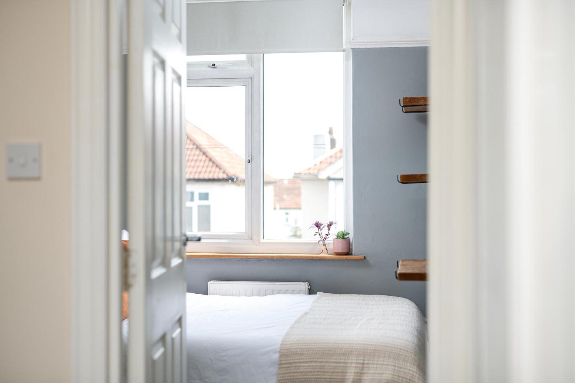 Charming Family Home With Stoves, Garden & Parking ブリストル エクステリア 写真