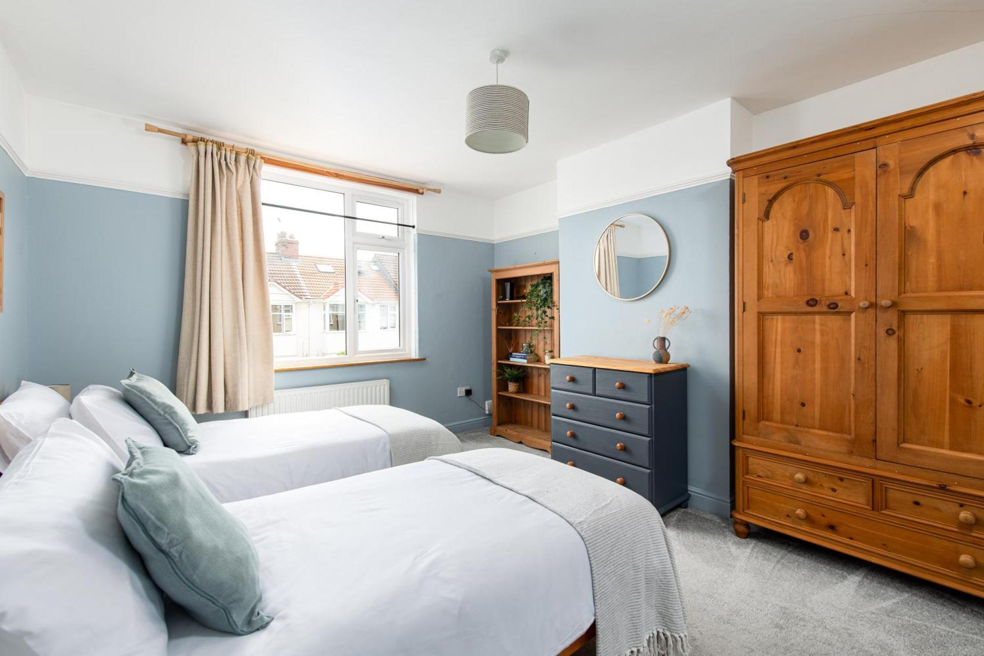 Charming Family Home With Stoves, Garden & Parking ブリストル エクステリア 写真