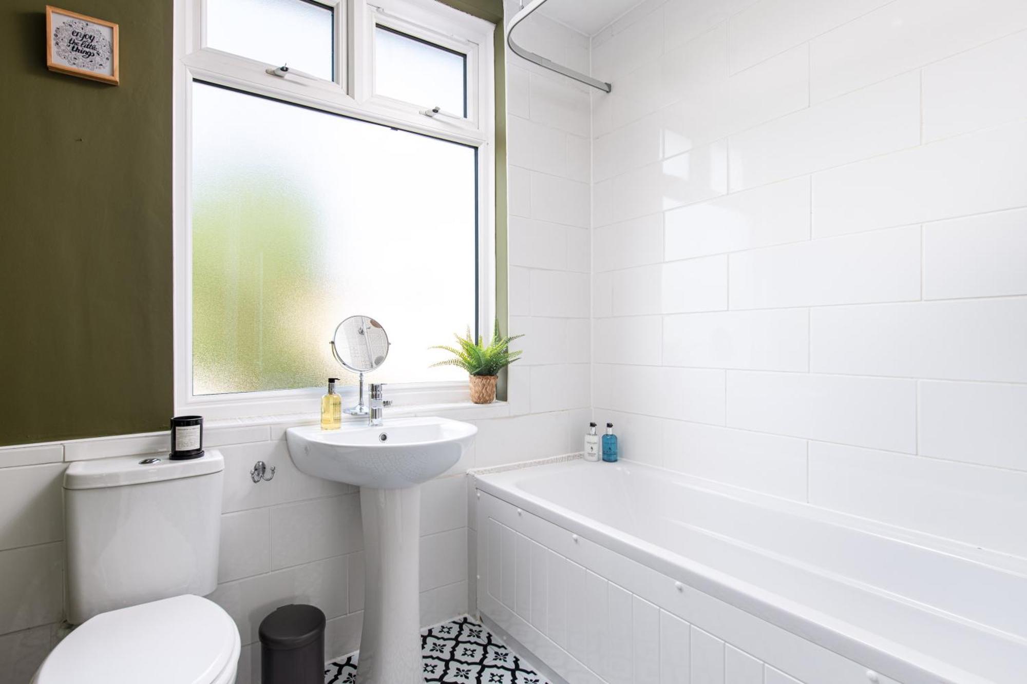 Charming Family Home With Stoves, Garden & Parking ブリストル エクステリア 写真